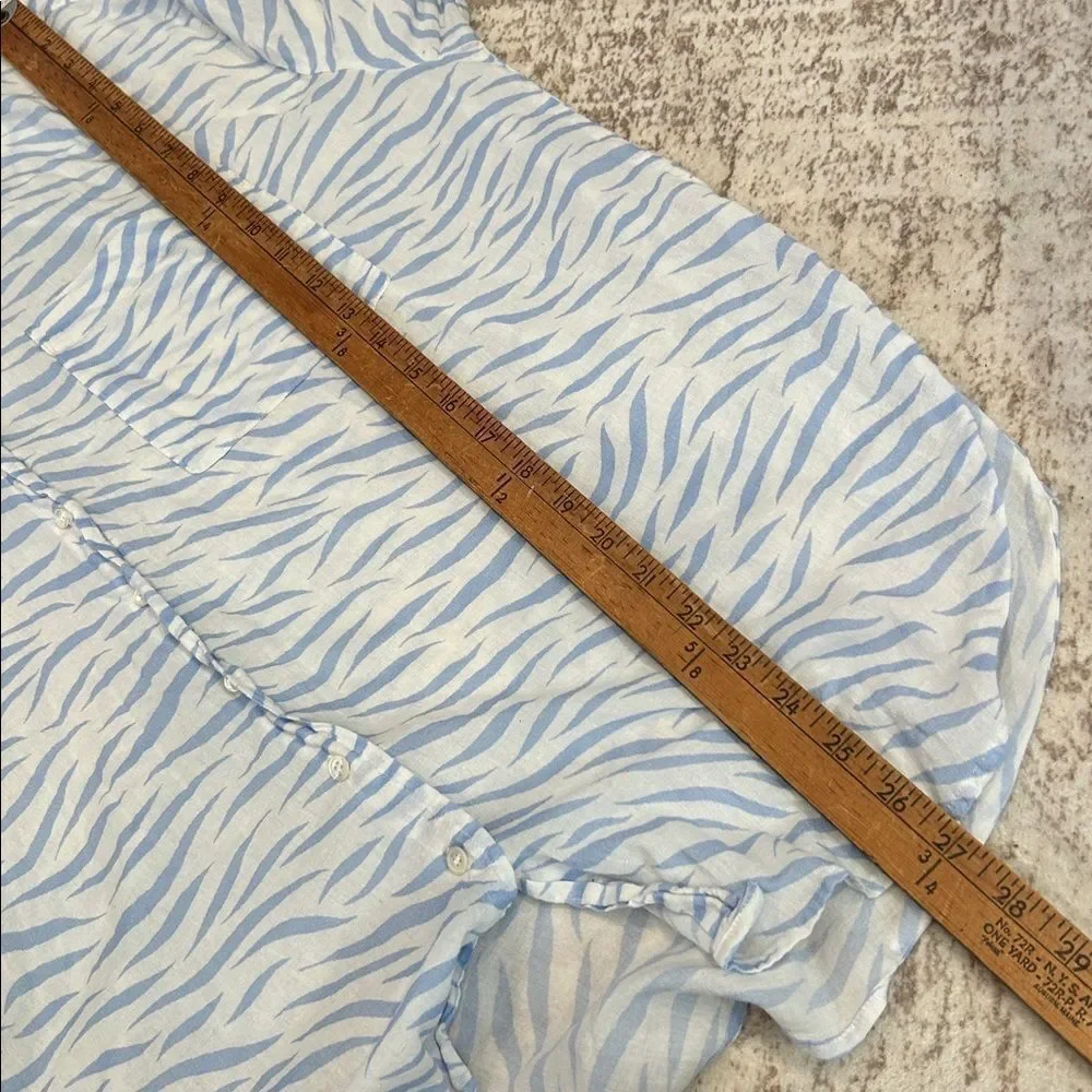 Xirena Sydney Shirt in a blue and white zebra print, cotton size large